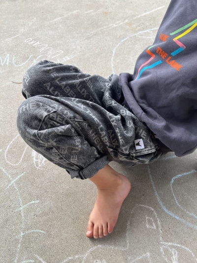 kids woven text denim pants washed dark gre
