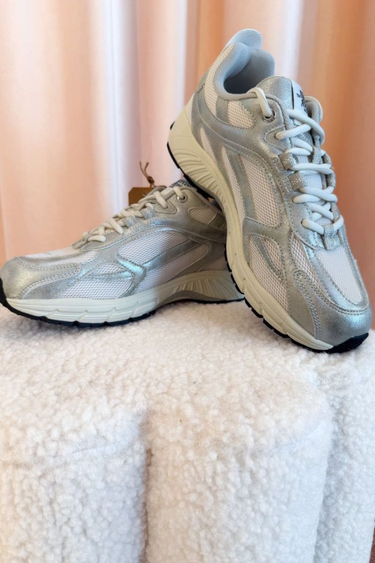 Re-Run Metallic silver