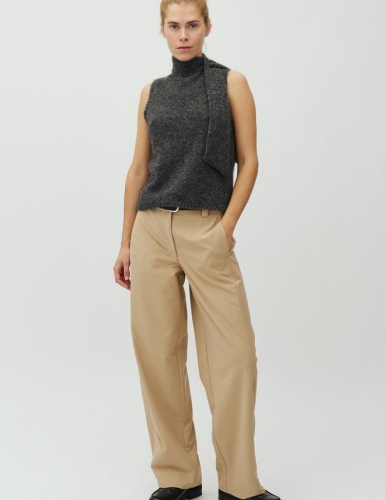Fine-M, Friday dark grey melan